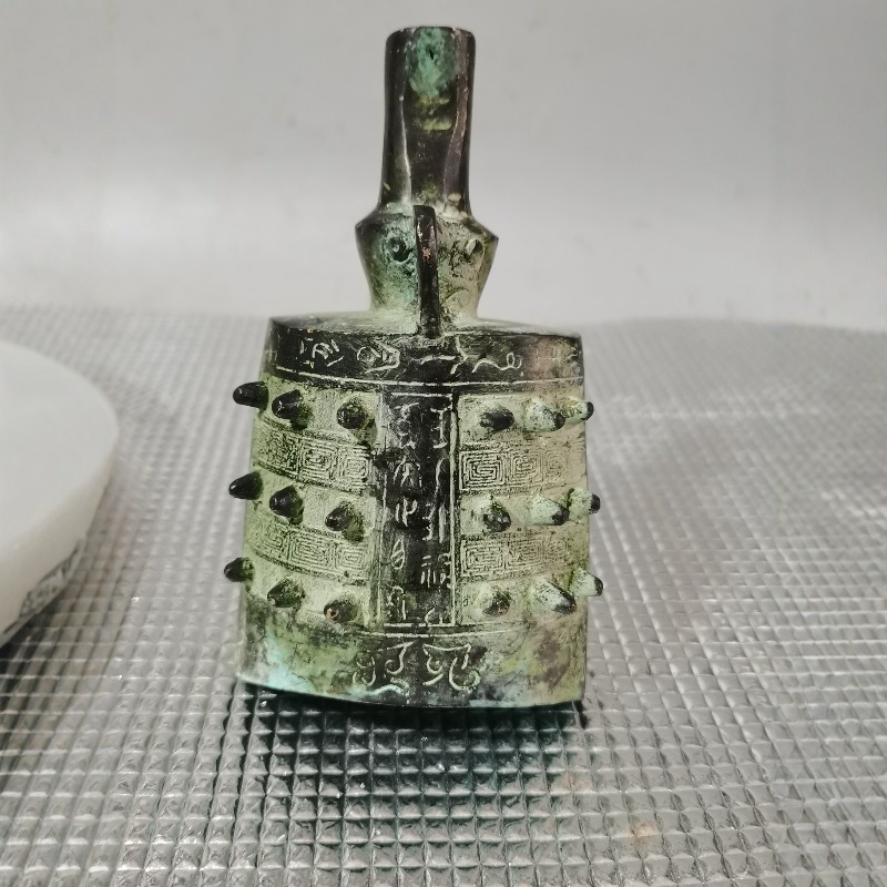 Vintage Collectible Bells - جرس معدني عتيق بلون أخضر مصدئ،